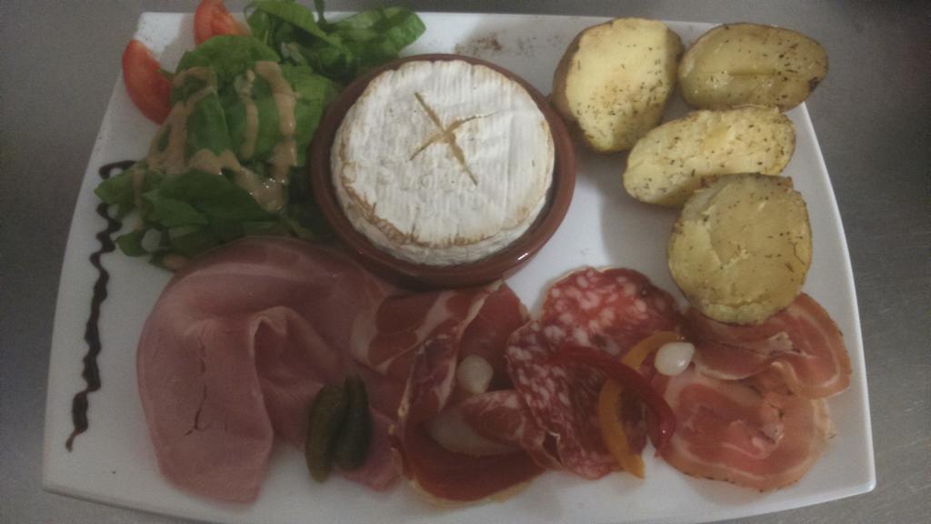 Hotel Restaurant Lancheton Saint-Julien-Mont-Denis エクステリア 写真