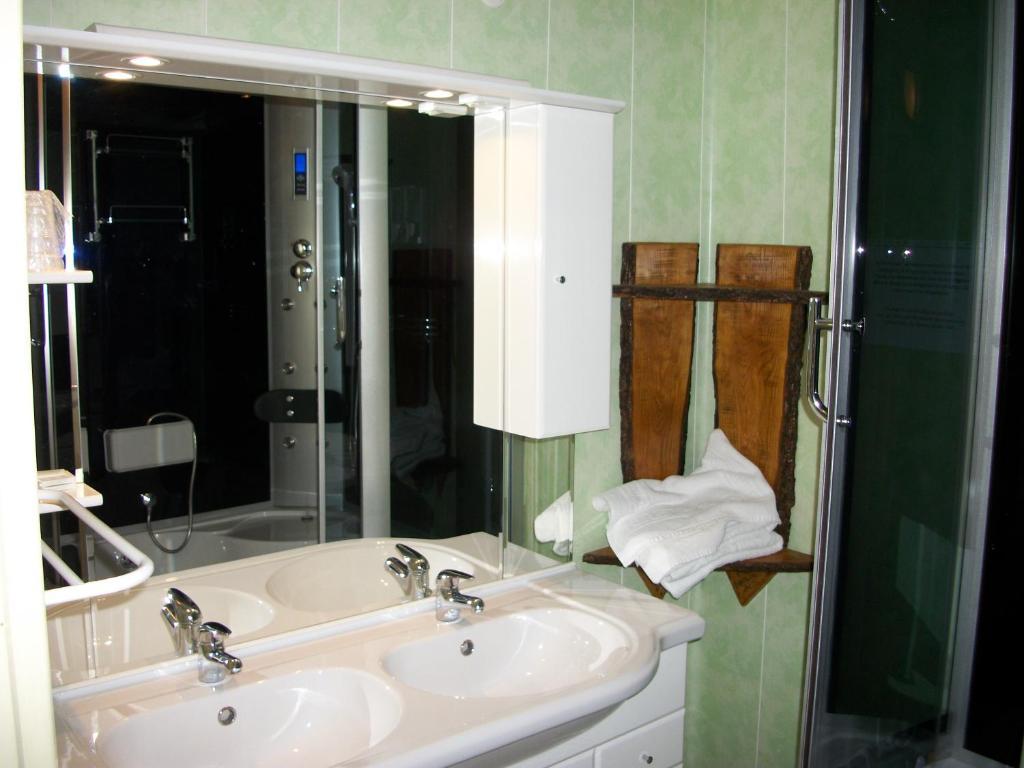 Hotel Restaurant Lancheton Saint-Julien-Mont-Denis 部屋 写真